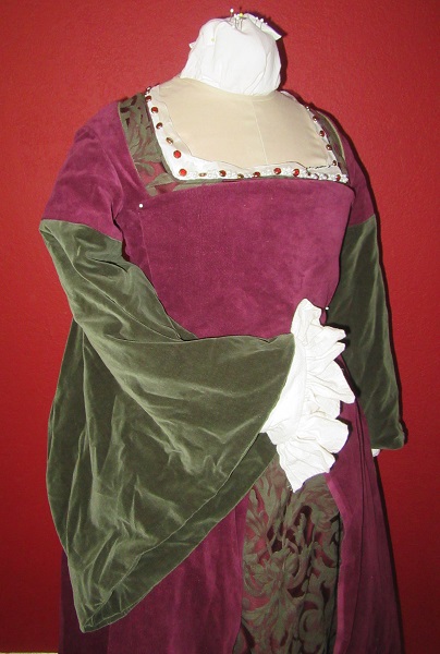 1500s Reproduction Henrician Olive and Burgandy Lady's Gown Tudor Right Sleeve with flash