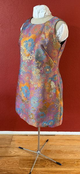 1960s Vibe Orange Multi Dress Left Quarter View. Vogue V1537