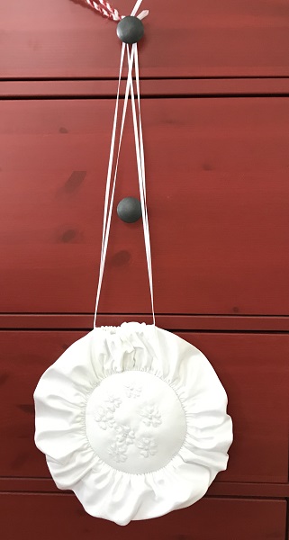 Reproduction White Cotton Round Reticule Front. 