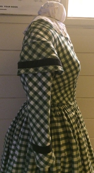1840s Reproduction Green Plaid Bodice Right