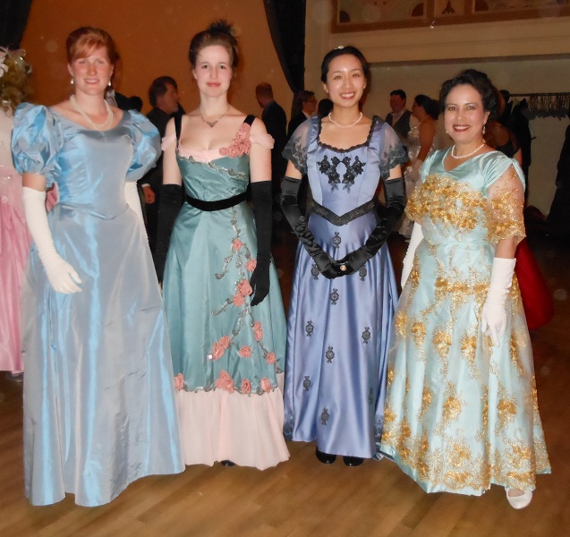 Gibson Girls at Gaskell's April 2013